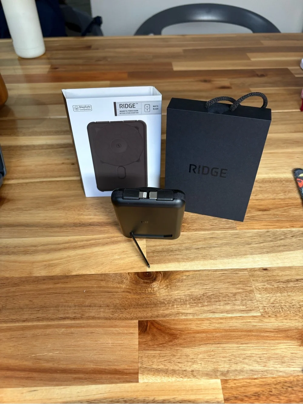MagSafe-Compatible Black Wireless Power Bank